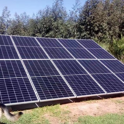 Sistema solar hibrido solar de 30kw para finca Uruguay compatible con generador
